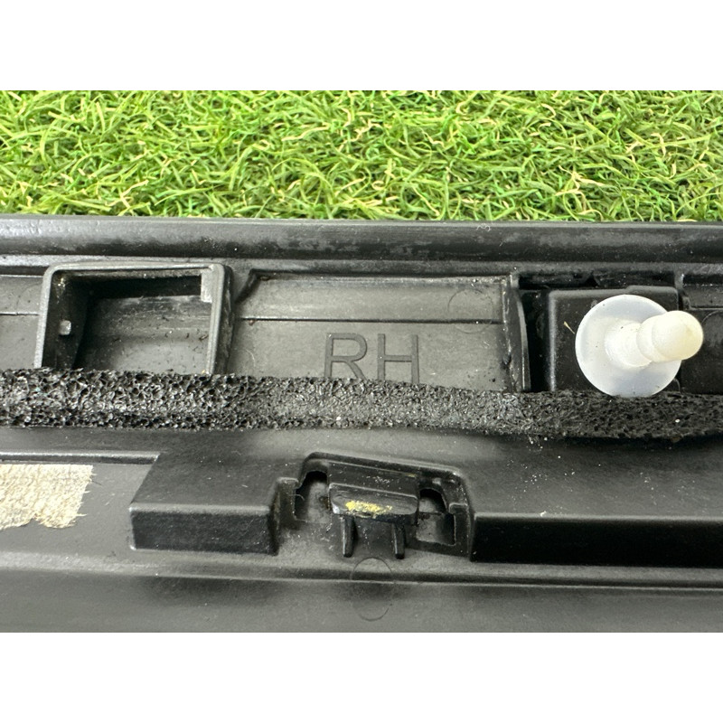 Накладка стойки (кузов и элементы) Nissan Rogue T33 2021 2.5 PR25DD 768366RR0A
