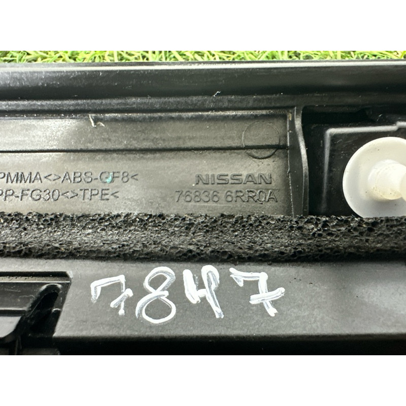Накладка стойки (кузов и элементы) Nissan Rogue T33 2021 2.5 PR25DD 768366RR0A