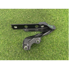 Петля капота