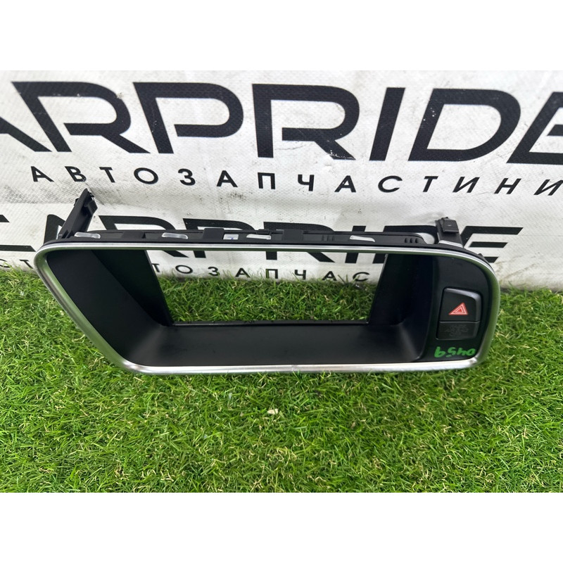 Накладка торпеды (салон) AUDI Q5 8R 2012 2.0 CAEB 8R1857186P3Q7