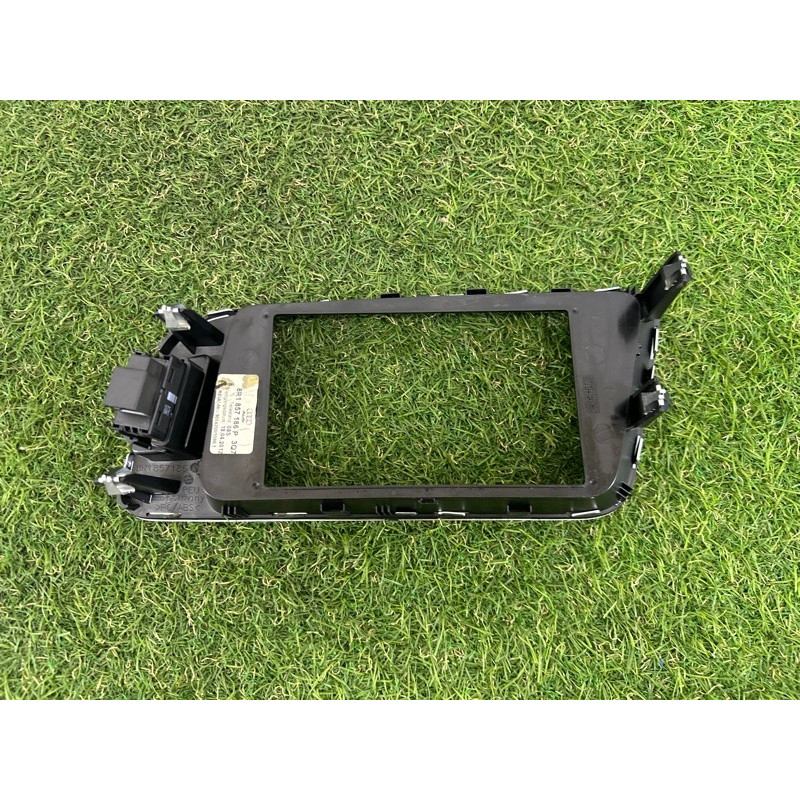 Накладка торпеды (салон) AUDI Q5 8R 2012 2.0 CAEB 8R1857186P3Q7