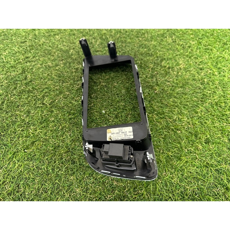 Накладка торпеды (салон) AUDI Q5 8R 2012 2.0 CAEB 8R1857186P3Q7