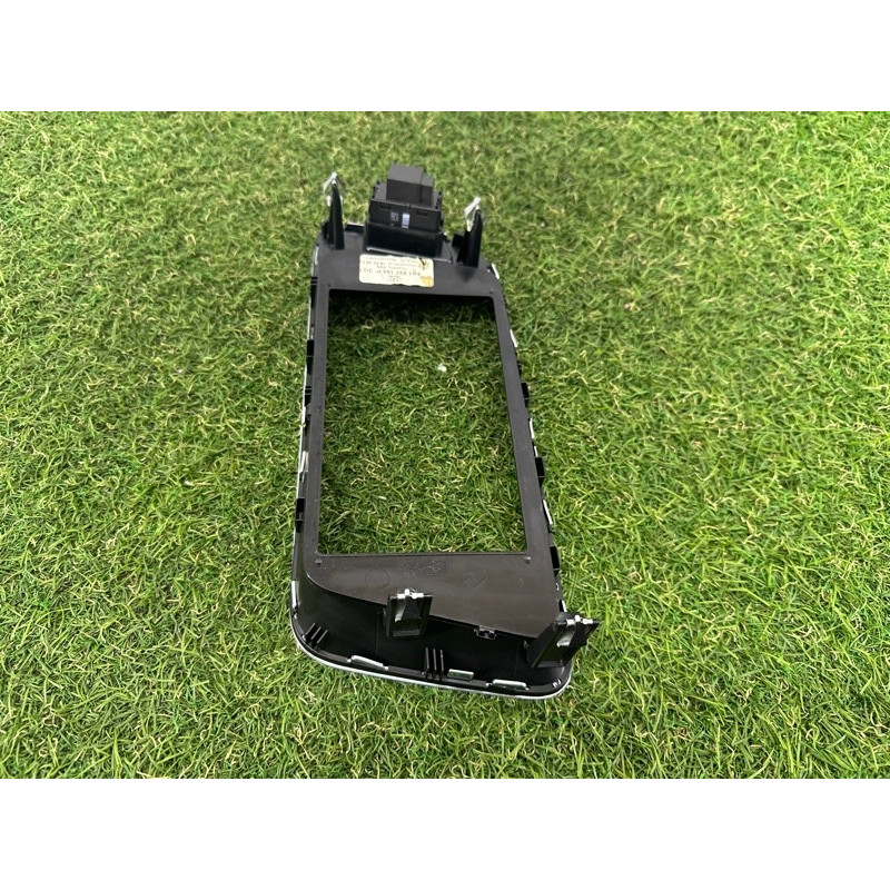 Накладка торпеды (салон) AUDI Q5 8R 2012 2.0 CAEB 8R1857186P3Q7