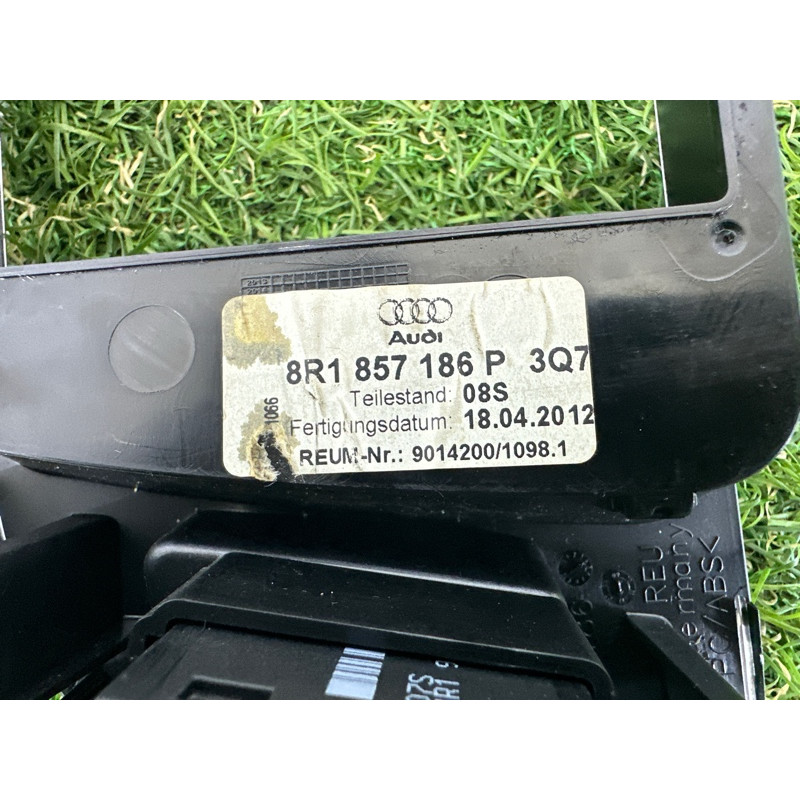 Накладка торпеды (салон) AUDI Q5 8R 2012 2.0 CAEB 8R1857186P3Q7