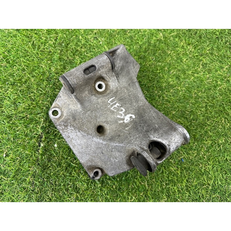 Кронштейн генератора (кронштейны двигателя) BMW 3-series E36 1993 M40B18 12311721866