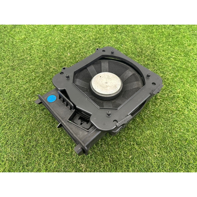 Сабвуфер (электрика) BMW X1 F48 2016 2.0 B46B20 65139278066