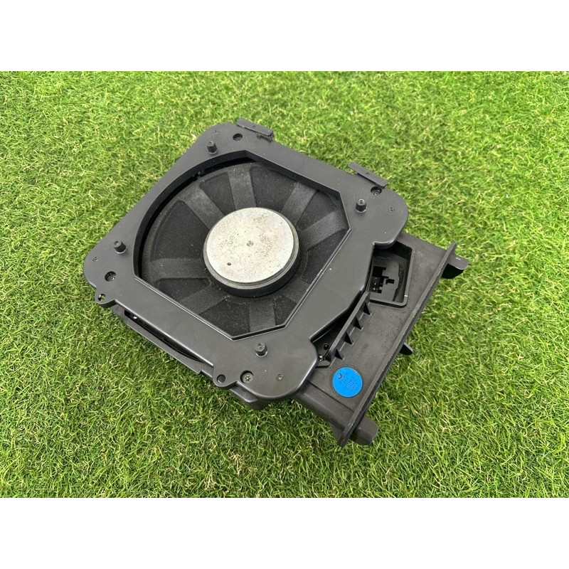 Сабвуфер (электрика) BMW X1 F48 2016 2.0 B46B20 65139278066