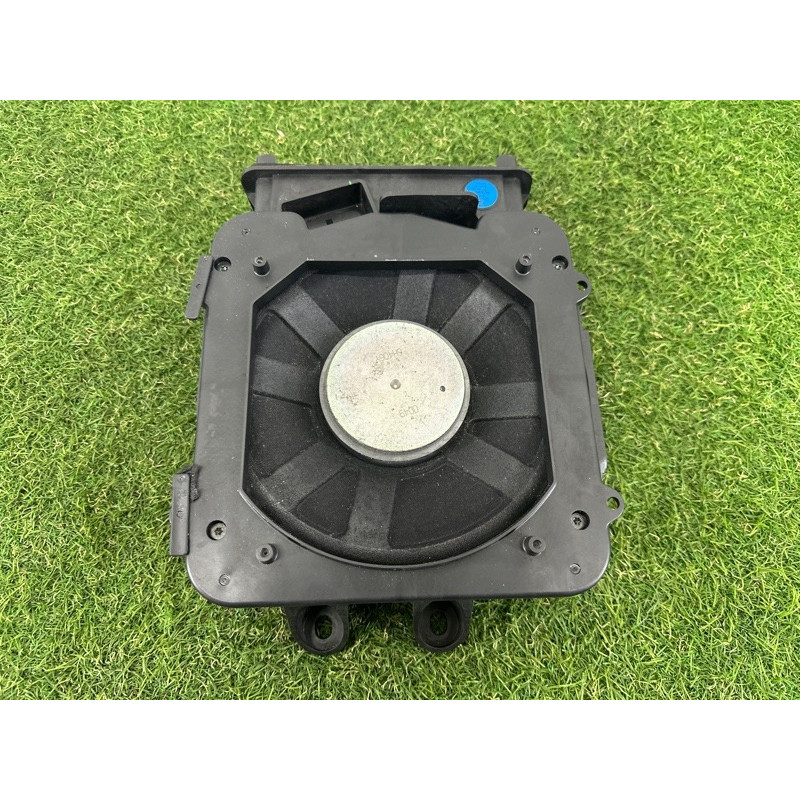 Сабвуфер (электрика) BMW X1 F48 2016 2.0 B46B20 65139278066