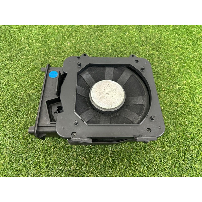 Сабвуфер (электрика) BMW X1 F48 2016 2.0 B46B20 65139278066