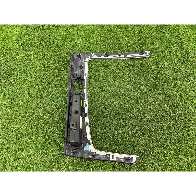 Декоративная накладка центральной консоли (салон) AUDI SQ5 FY 2018 3.0 CWGD 80B863969T7V7