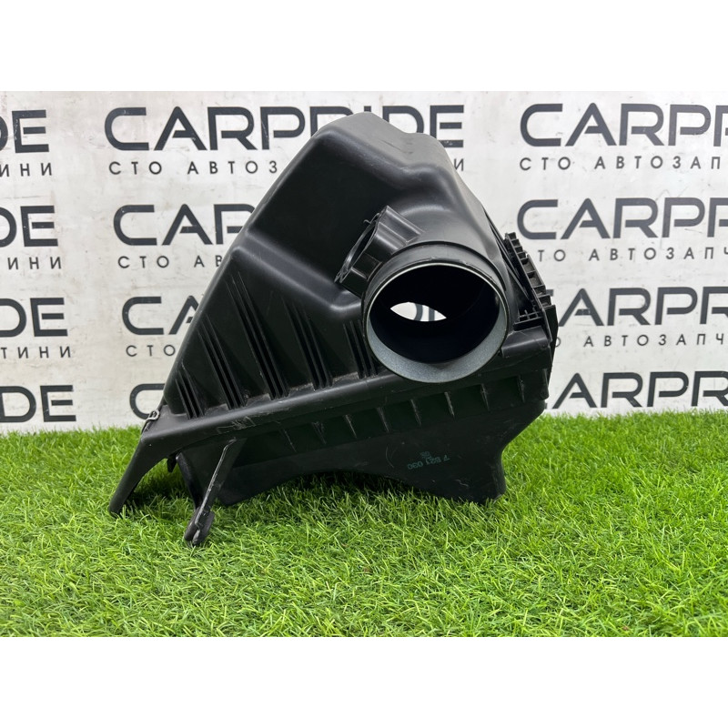 Корпус воздушного фильтра (впускная система) BMW 5-series E60 2005 N52B25 13717521030
