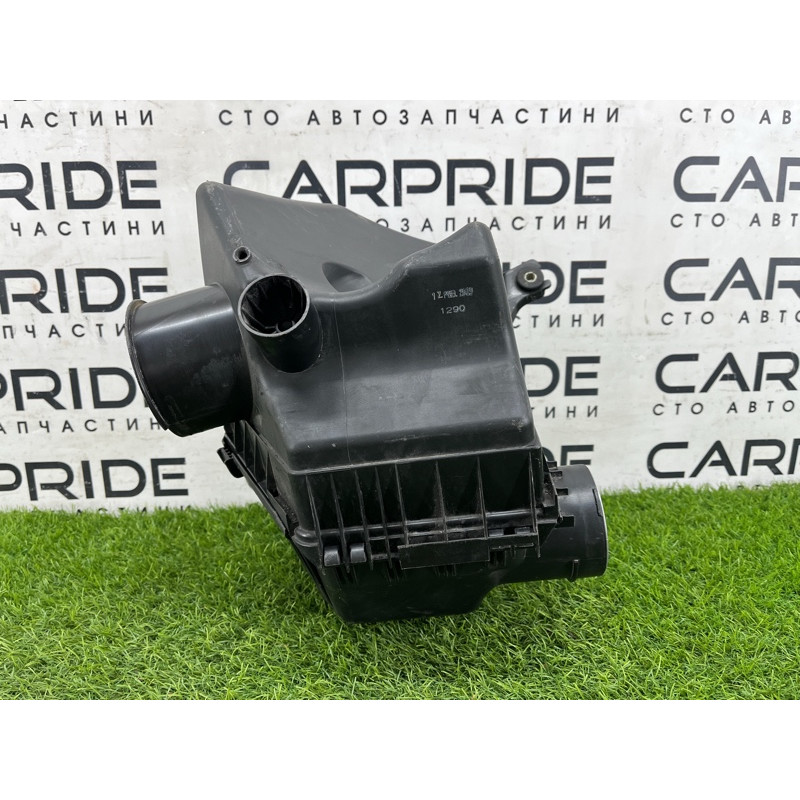 Корпус воздушного фильтра (впускная система) BMW 5-series E60 2005 N52B25 13717521030