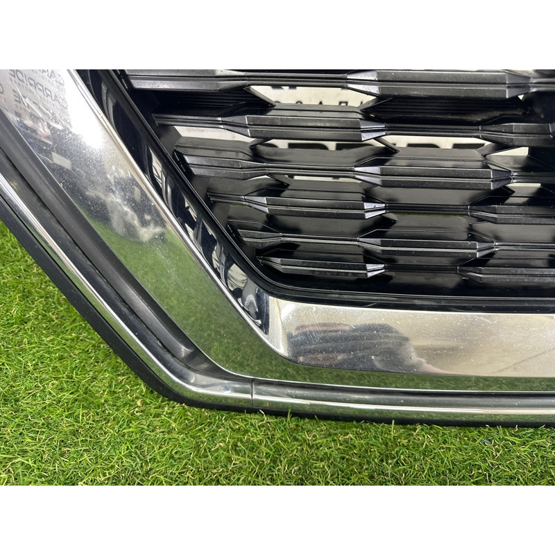 Решетка радиатора (наружные элементы кузова) Nissan Rogue T33 2021 2.5 PR25DD 623106RR0B