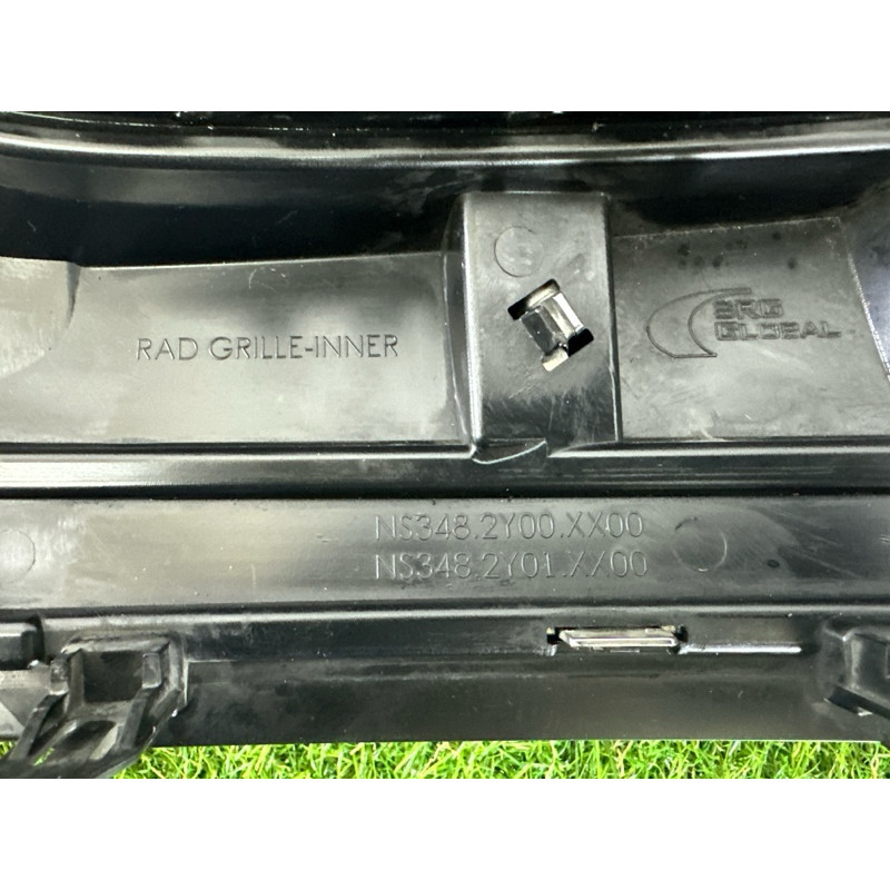 Решетка радиатора (наружные элементы кузова) Nissan Rogue T33 2021 2.5 PR25DD 623106RR0B