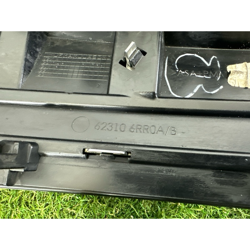 Решетка радиатора (наружные элементы кузова) Nissan Rogue T33 2021 2.5 PR25DD 623106RR0B