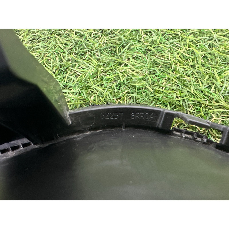 Решетка бампера (кузов и элементы) Nissan Rogue T33 2021 2.5 PR25DD 622576RR0A