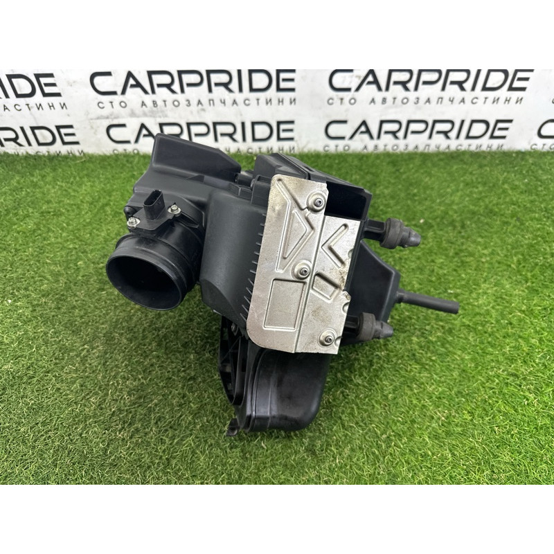 Корпус воздушного фильтра (впускная система) AUDI Q5 8R 2012 2.0 CAEB 8R0133837AF