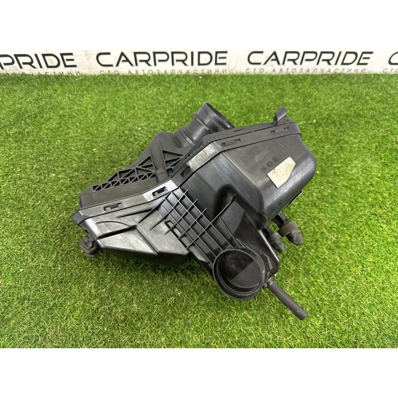 Корпус воздушного фильтра (впускная система) AUDI Q5 8R 2012 2.0 CAEB 8R0133837AF