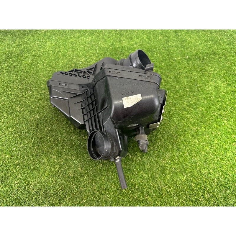 Корпус воздушного фильтра (впускная система) AUDI Q5 8R 2012 2.0 CAEB 8R0133837AF