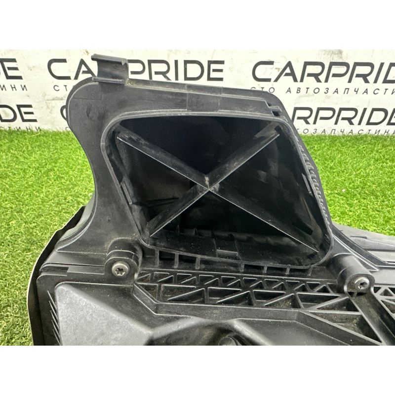 Корпус воздушного фильтра (впускная система) AUDI Q5 8R 2012 2.0 CAEB 8R0133837AF