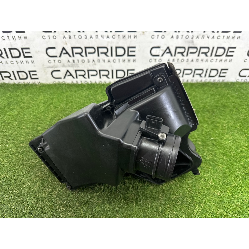 Корпус воздушного фильтра (впускная система) AUDI Q5 8R 2012 2.0 CAEB 8R0133837AF