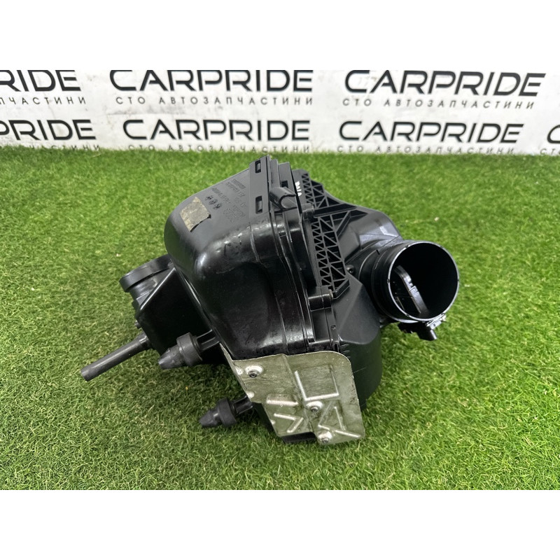 Корпус воздушного фильтра (впускная система) AUDI Q5 8R 2012 2.0 CAEB 8R0133837AF