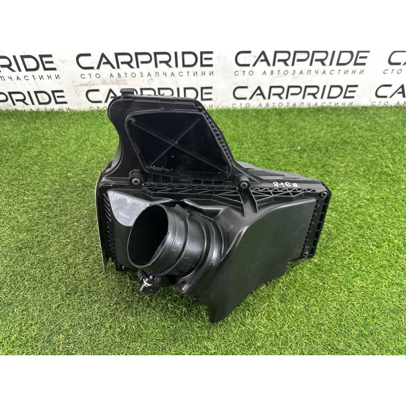 Корпус воздушного фильтра (впускная система) AUDI Q5 8R 2012 2.0 CAEB 8R0133837AF