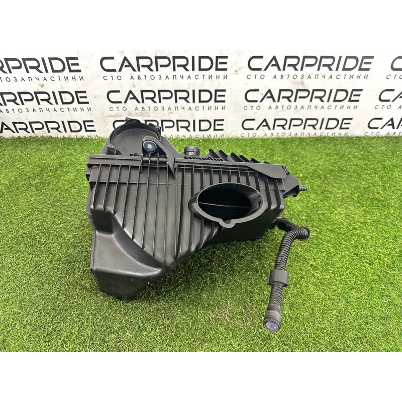 Корпус воздушного фильтра (впускная система) Volkswagen Touareg NF 2015 3.6 CGRA 7P6129607Q