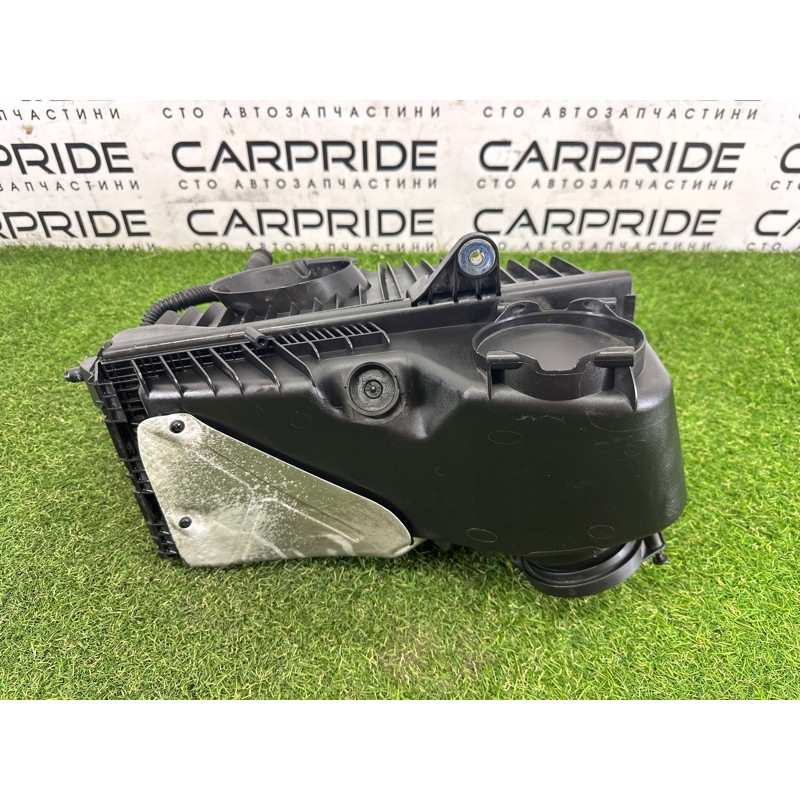 Корпус воздушного фильтра (впускная система) Volkswagen Touareg NF 2015 3.6 CGRA 7P6129607Q