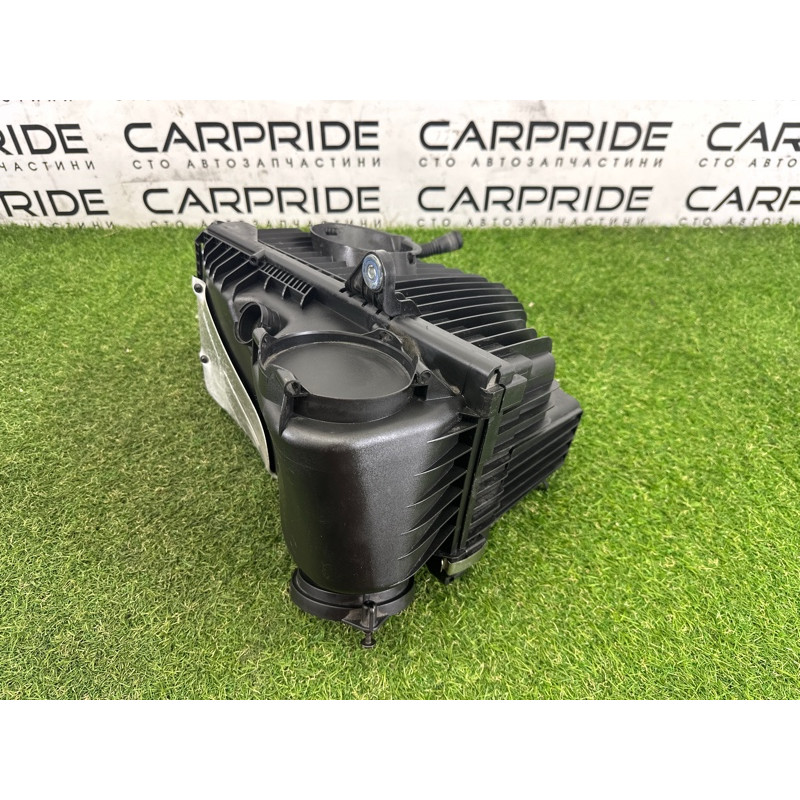 Корпус воздушного фильтра (впускная система) Volkswagen Touareg NF 2015 3.6 CGRA 7P6129607Q