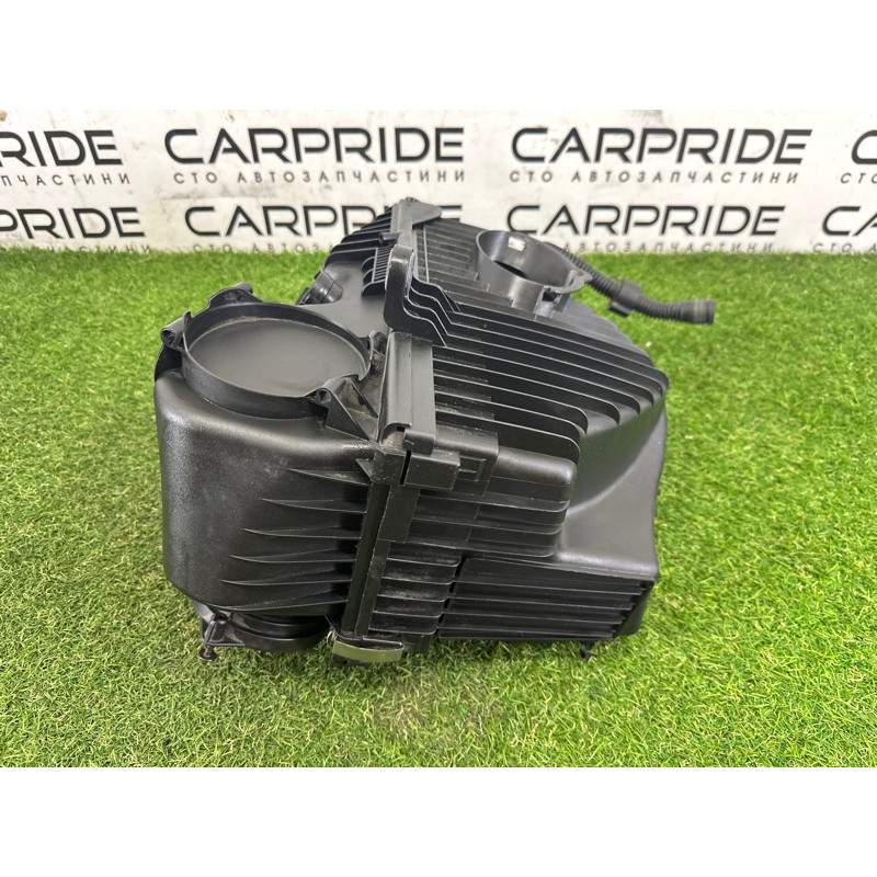 Корпус воздушного фильтра (впускная система) Volkswagen Touareg NF 2015 3.6 CGRA 7P6129607Q