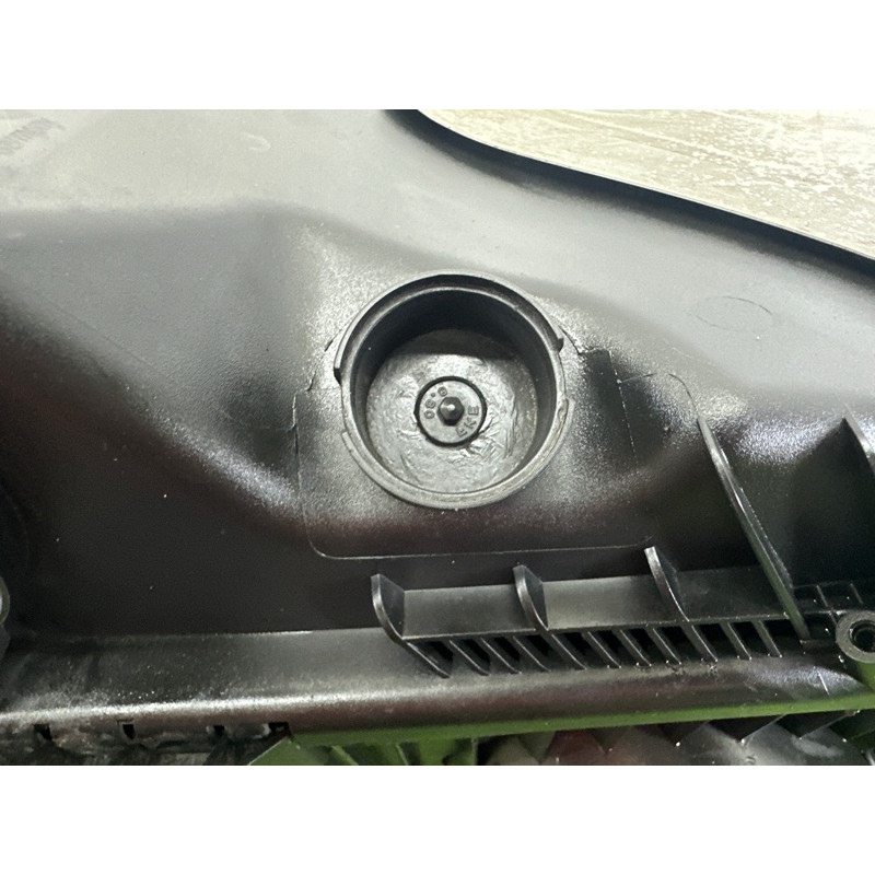 Корпус воздушного фильтра (впускная система) Volkswagen Touareg NF 2015 3.6 CGRA 7P6129607Q