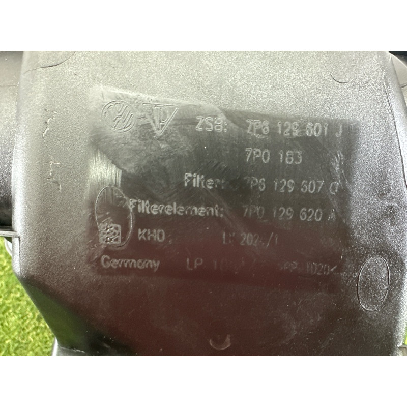 Корпус воздушного фильтра (впускная система) Volkswagen Touareg NF 2015 3.6 CGRA 7P6129607Q