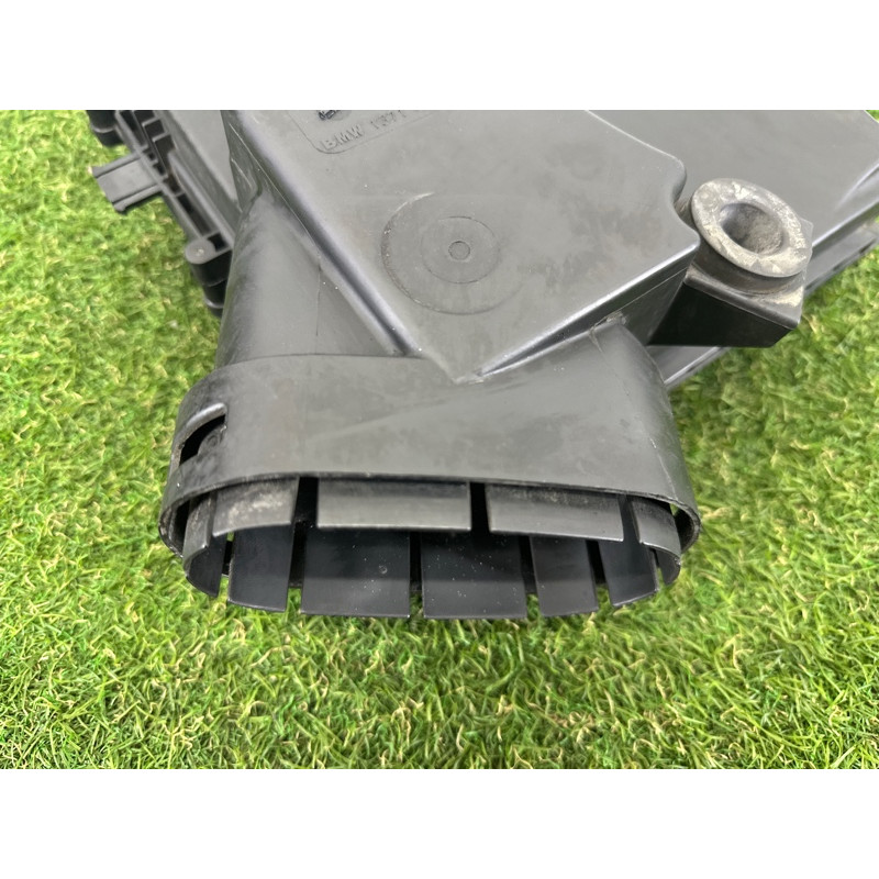 Корпус воздушного фильтра (впускная система) BMW 7-series F01 2011 3.0 N54 13717582311