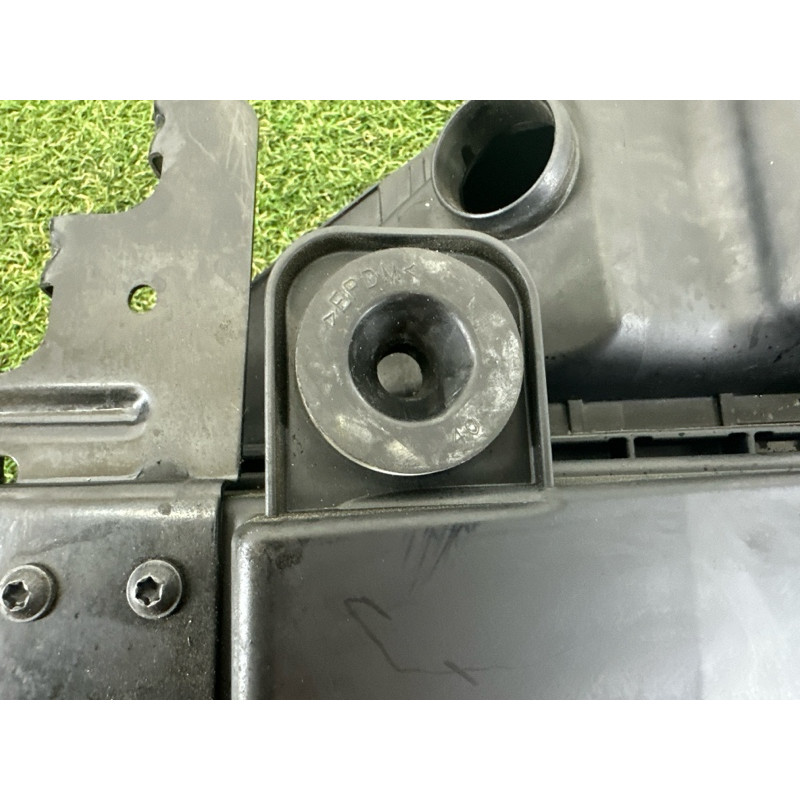 Корпус воздушного фильтра (впускная система) BMW 7-series F01 2011 3.0 N54 13717582311