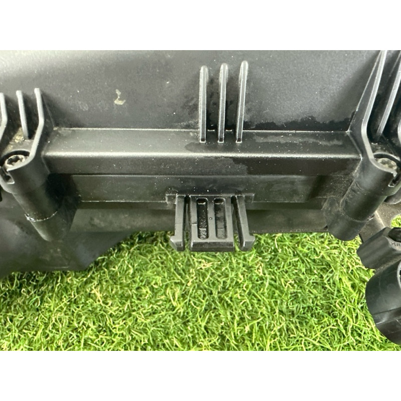 Корпус воздушного фильтра (впускная система) BMW 7-series F01 2011 3.0 N54 13717582311