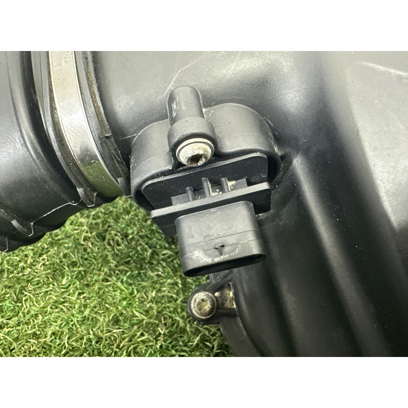 Корпус воздушного фильтра (впускная система) BMW X5 E70 2013-2015 3.0 13717577448