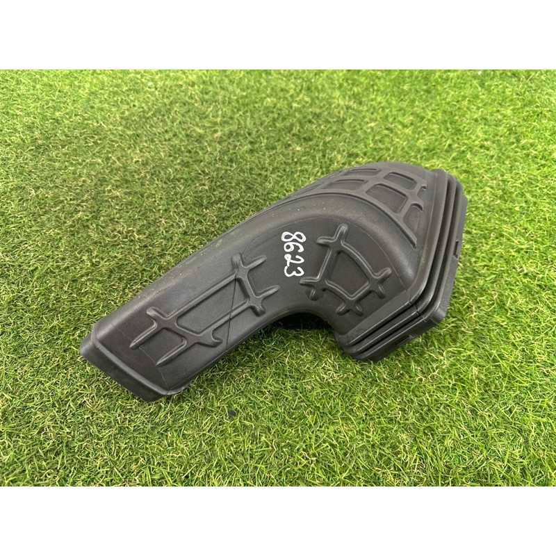 Патрубок воздушного фильтра (впускная система) AUDI A4 B8 2012 2.0 CAEB 8R0129739A