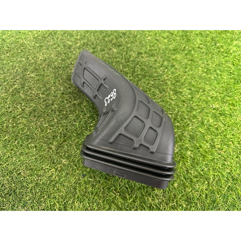 Патрубок воздушного фильтра (впускная система) AUDI A4 B8 2012 2.0 CAEB 8R0129739A