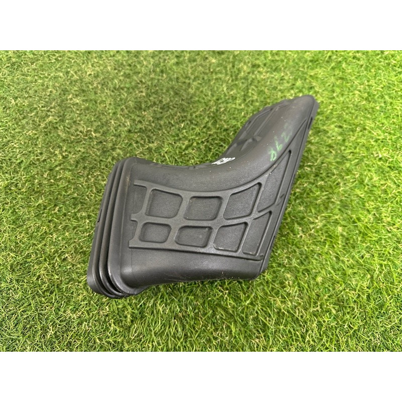 Патрубок воздушного фильтра (впускная система) AUDI A4 B8 2012 2.0 CAEB 8R0129739A