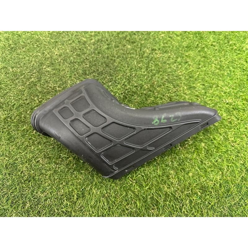 Патрубок воздушного фильтра (впускная система) AUDI A4 B8 2012 2.0 CAEB 8R0129739A