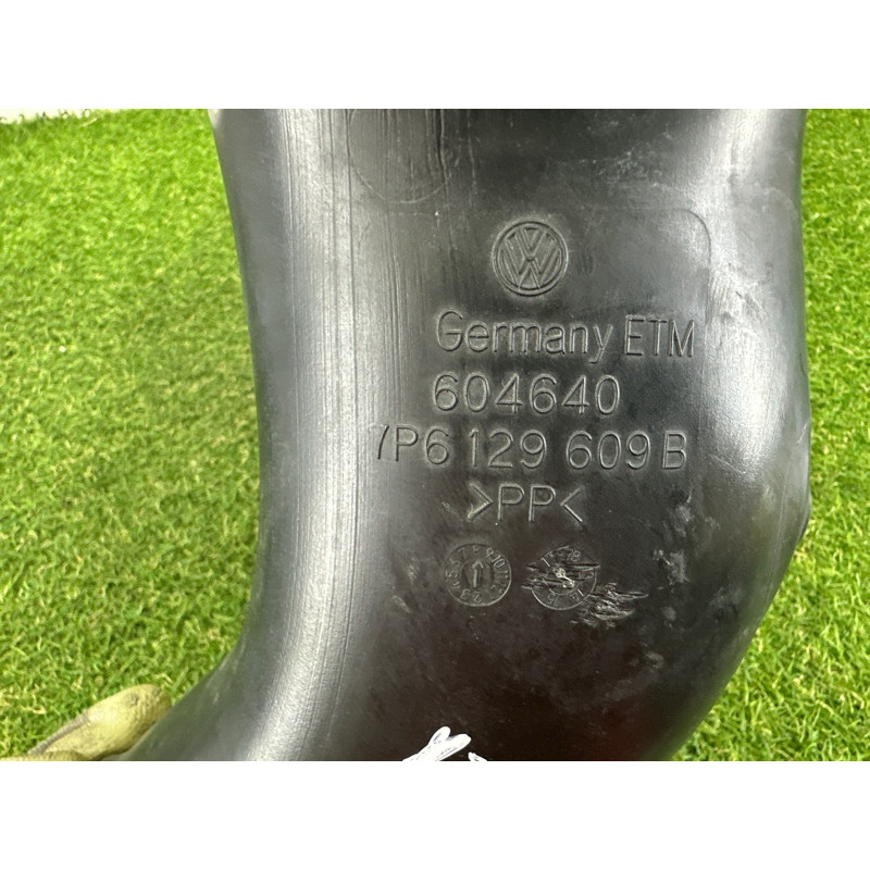 Патрубок воздушного фильтра (впускная система) Volkswagen Touareg NF 2015 3.6 CGRA 7P6129609B