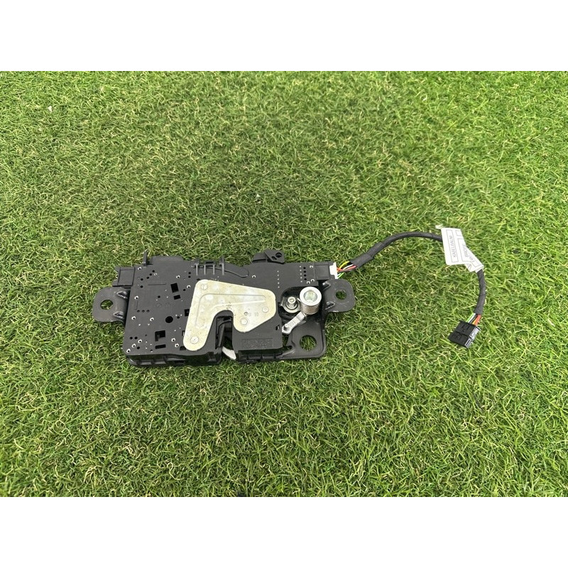 Замок багажника (кузов и элементы) BMW X1 F48 2016 2.0 B46B20 51247357112