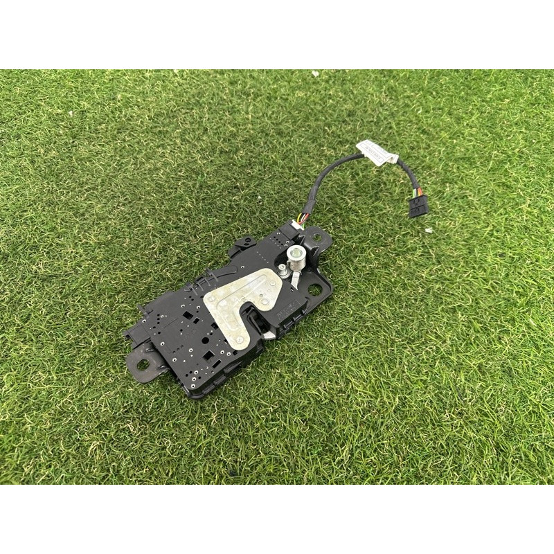 Замок багажника (кузов и элементы) BMW X1 F48 2016 2.0 B46B20 51247357112