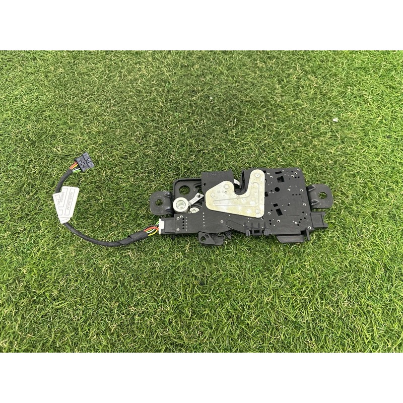 Замок багажника (кузов и элементы) BMW X1 F48 2016 2.0 B46B20 51247357112
