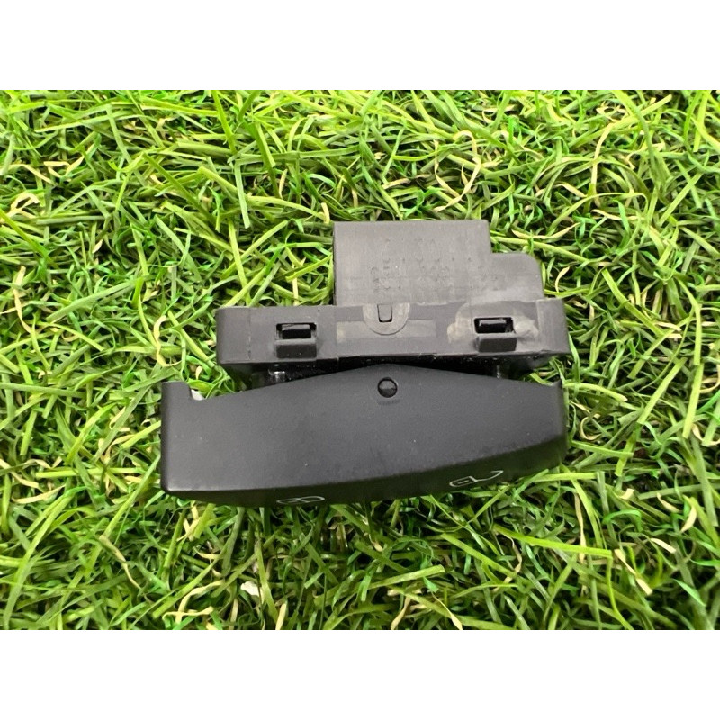 Кнопка блокировки центрального замка (электрика / кнопки) Volkswagen Passat B7 2013 2.5 561962125