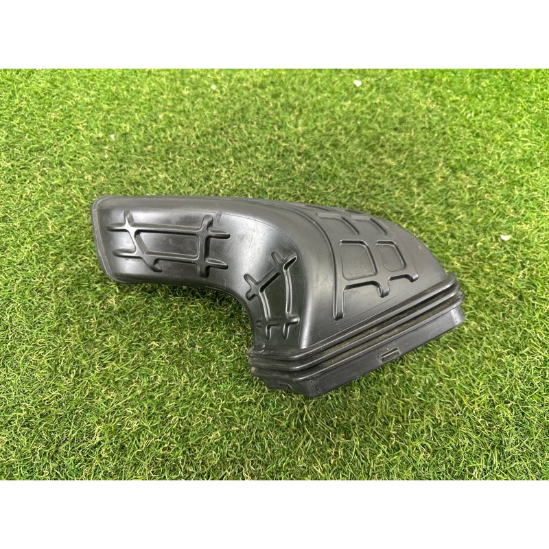 Патрубок воздушного фильтра (впускная система) AUDI Q5 8R 2012 2.0 CAEB 8R0129739A