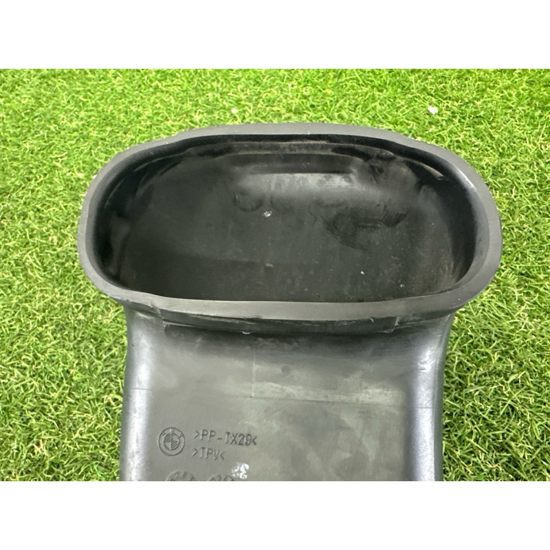 Патрубок воздушного фильтра (впускная система) BMW X5 E70 2013-2015 3.0 13717577447