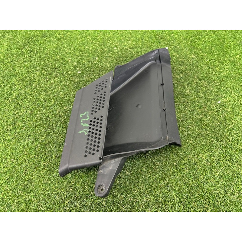 Воздухозаборник (впускная система) AUDI A4 B8 2012 2.0 CAEB 8K0129617