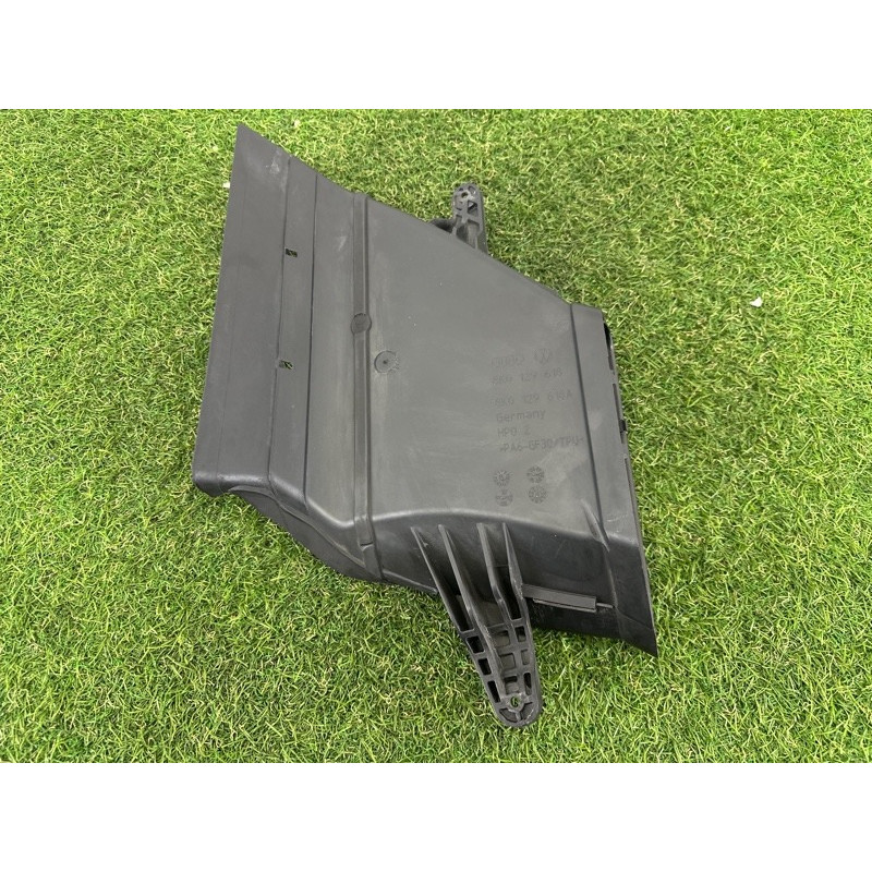 Воздухозаборник (впускная система) AUDI A4 B8 2012 2.0 CAEB 8K0129617